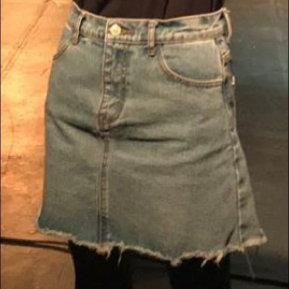 Brandy Melville Denim Skirt - Picture 5 of 6